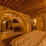 Seraphim Cave & Отель