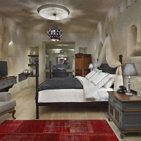 Seraphim Cave & אורגופ