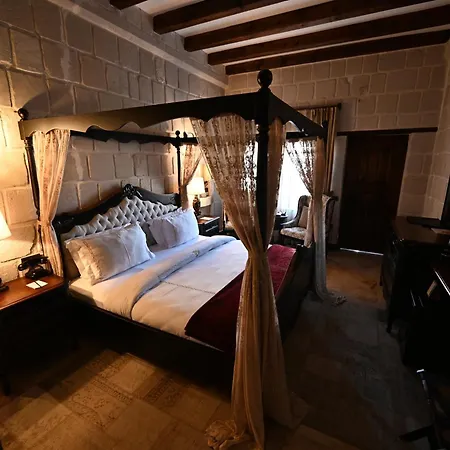 Seraphim Cave & Ουργκούπ