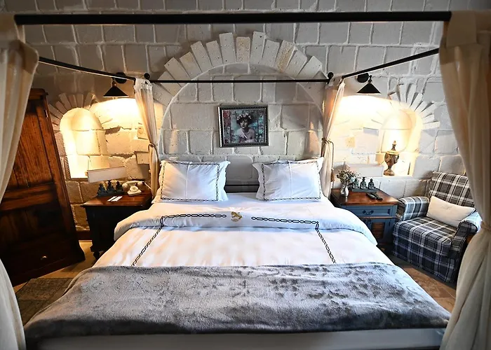 Seraphim Cave & أوروغوبْ