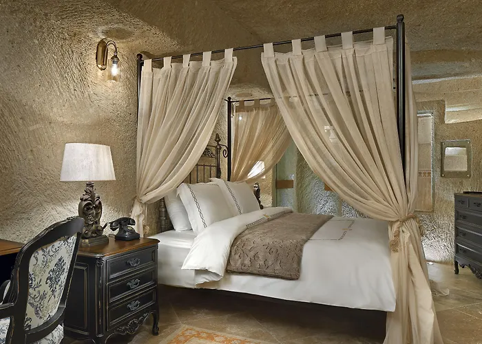 Seraphim Cave & Ουργκούπ