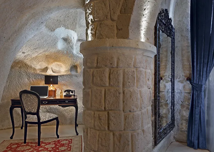 Seraphim Cave & 5* أوروغوبْ