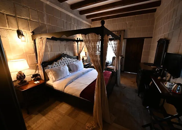 Seraphim Cave & Ουργκούπ