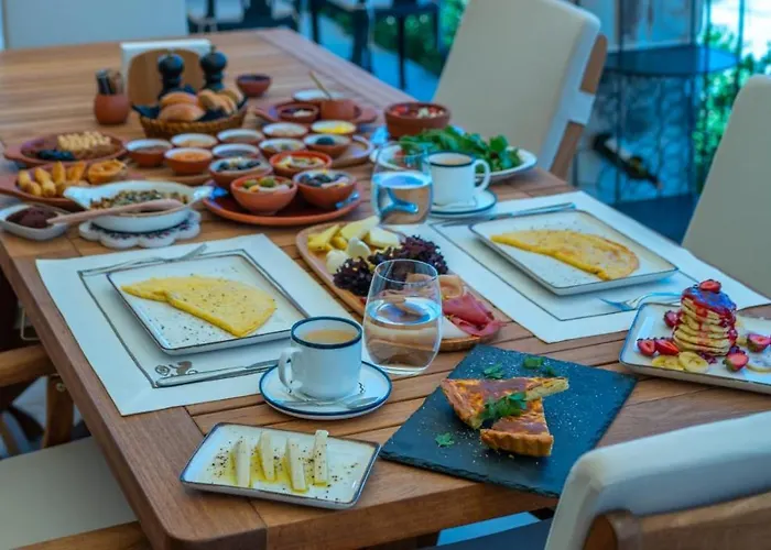 Seraphim Cave & فندق